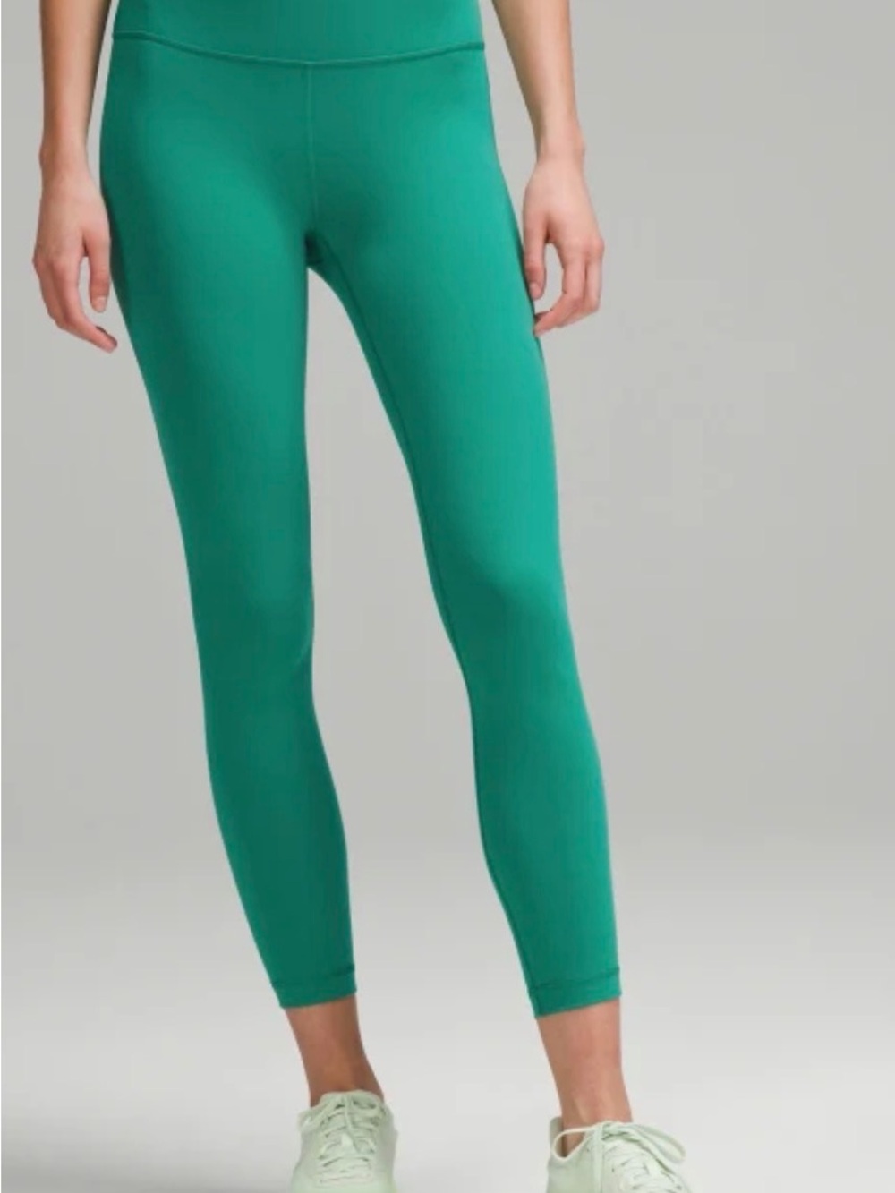 Lululemon size 6 wunder train